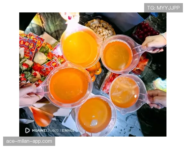 王昶家冰箱里塞满能量饮料，训练完直接对瓶吹