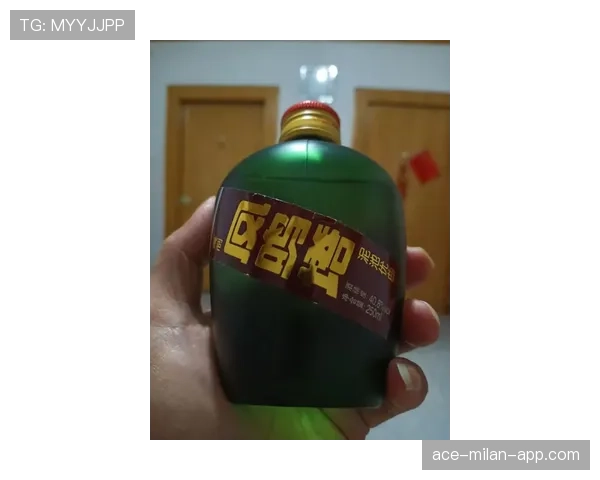 陆光祖那场聚会桌上的酒瓶量比我家半年工资还多，看照片我就怀疑人生